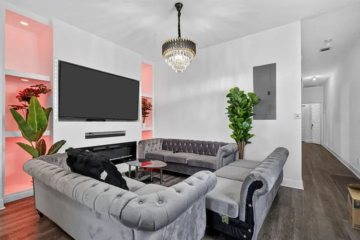 3 bed, 1062 sqft, $3,250 — Photo 3