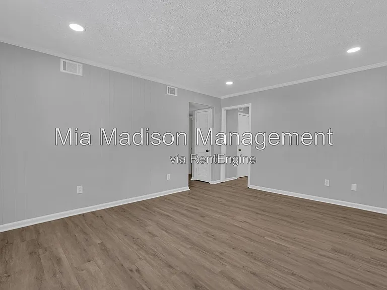 111 E Mell St #16 — Photo 14