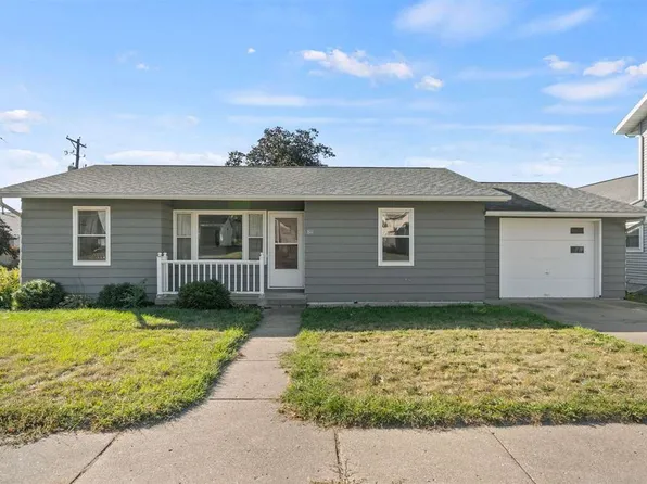 811 4th St, Wellman, IA 52356