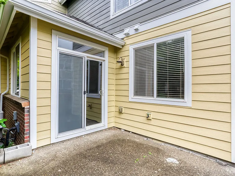 1958 NW Florence Ave #1958 — Photo 4