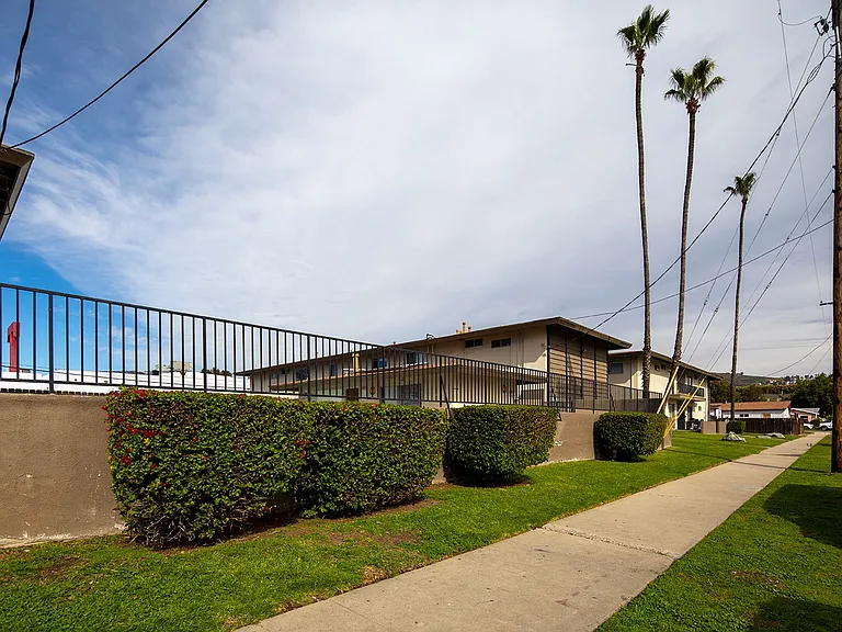 Lanai Village Apartments — Photo 18