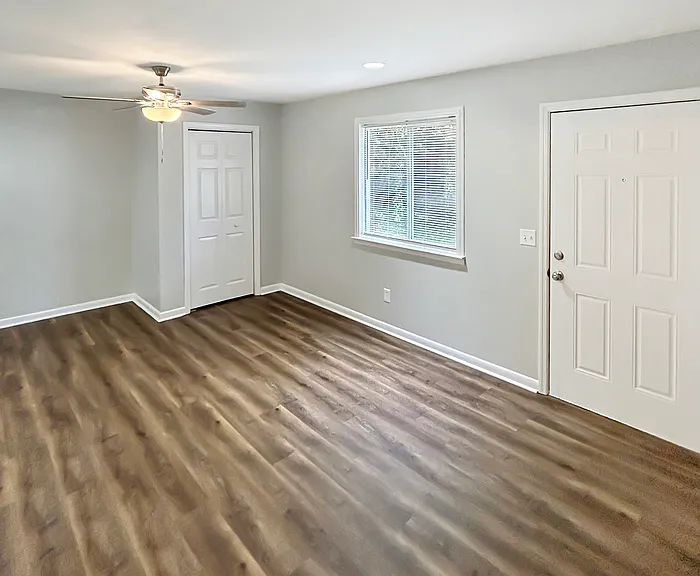 208 Glenrose Ct — Photo 8