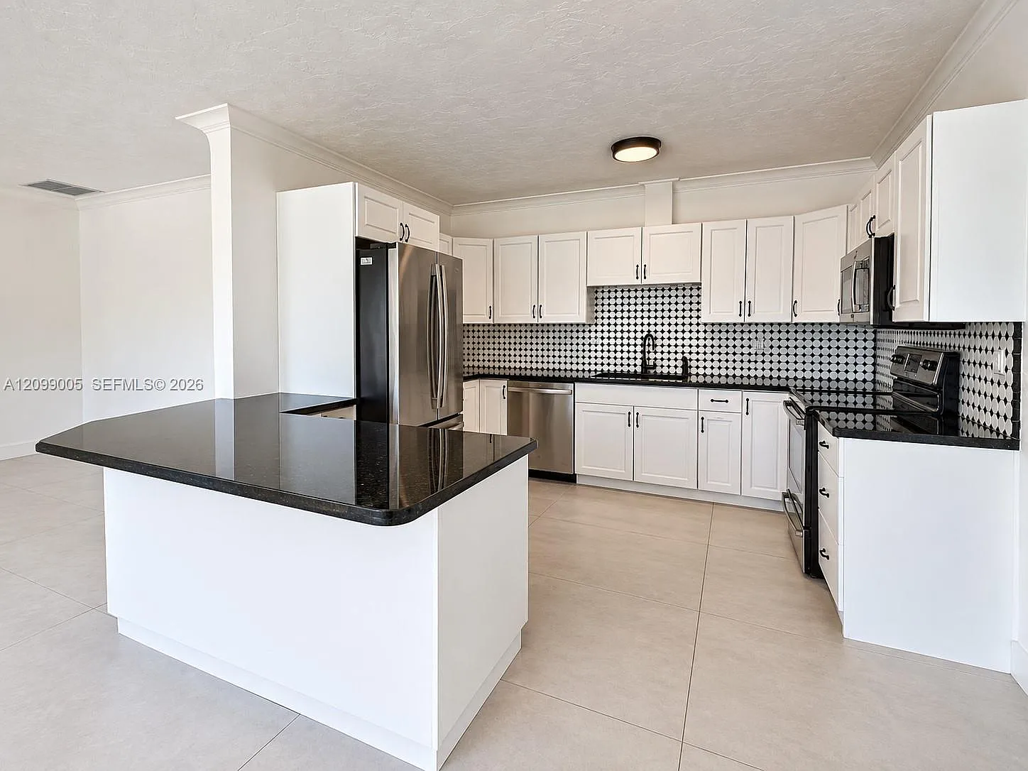 Pompano Isles Sec — Photo 4