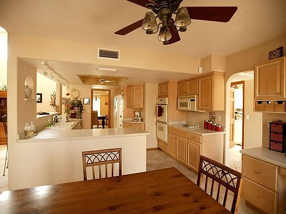 spacious kitchen/casual dining