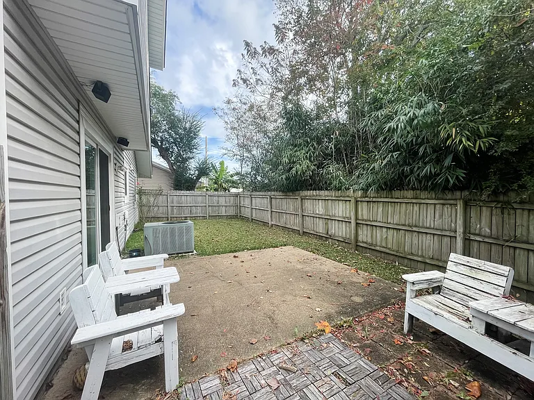 916 Appleby Ct — Photo 37