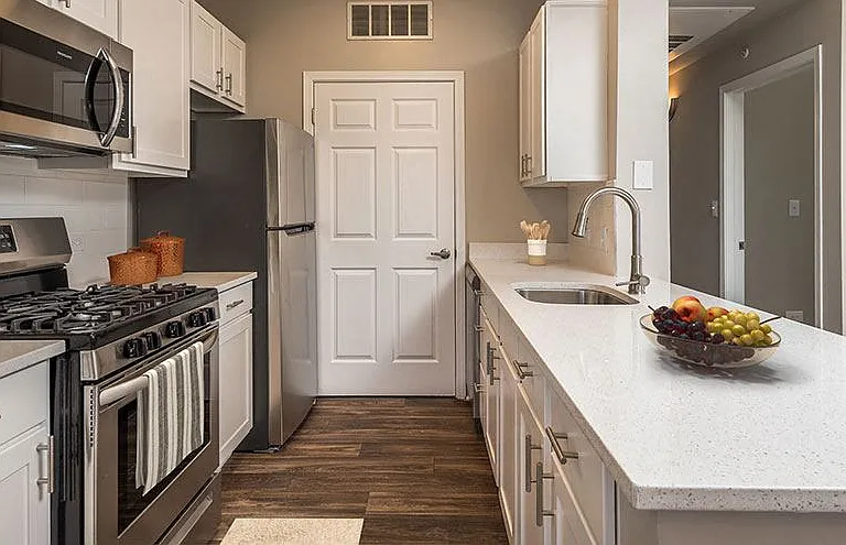 Butterfield Oaks Apartments — Photo 2