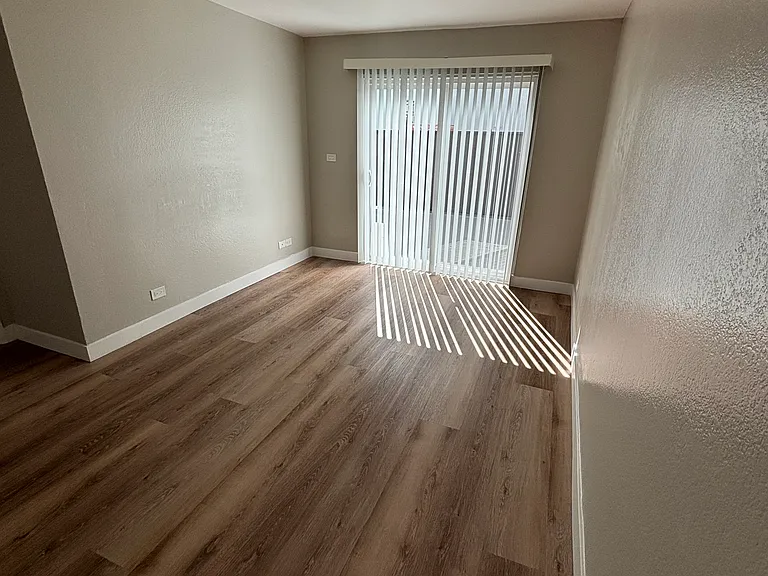 7918 Reseda Blvd — Photo 81