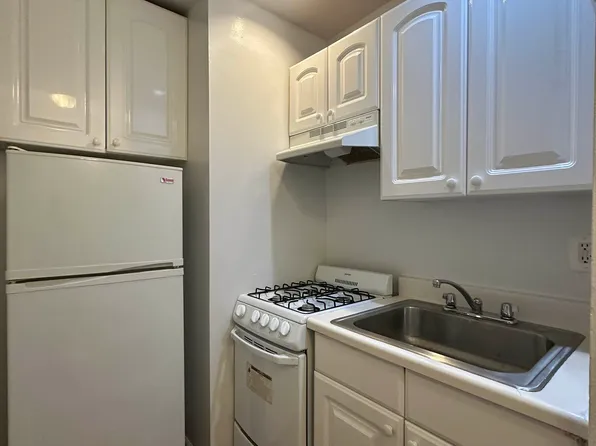 11 East 32nd Street 3E image 2 of 5