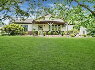 170 Oak Dr, Middlesex, NJ 08846