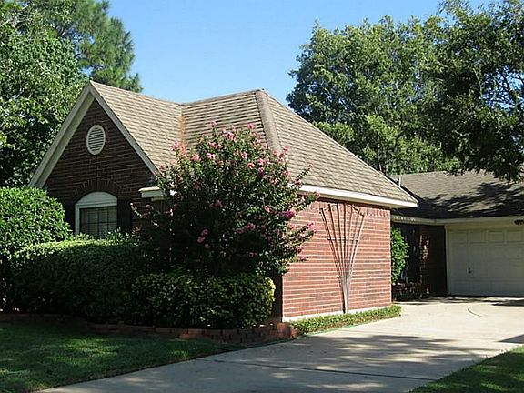Showing the detached garage and long driveway