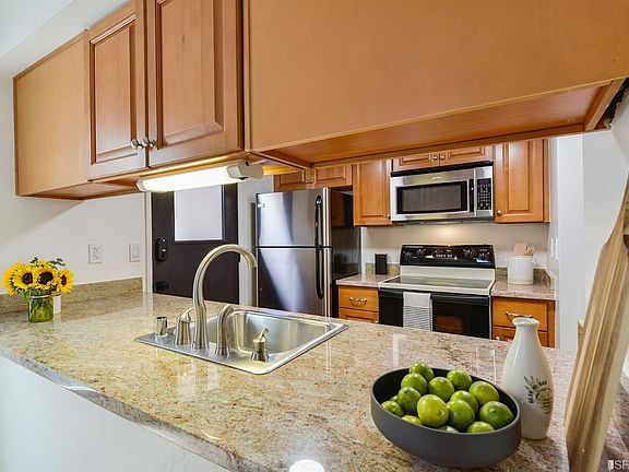 5th image of 215 Red Oak Dr W APT I