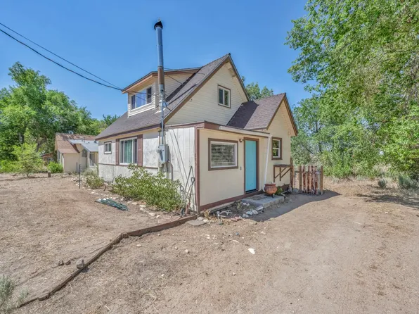 330 Meadow Dr, Coleville, CA 96107