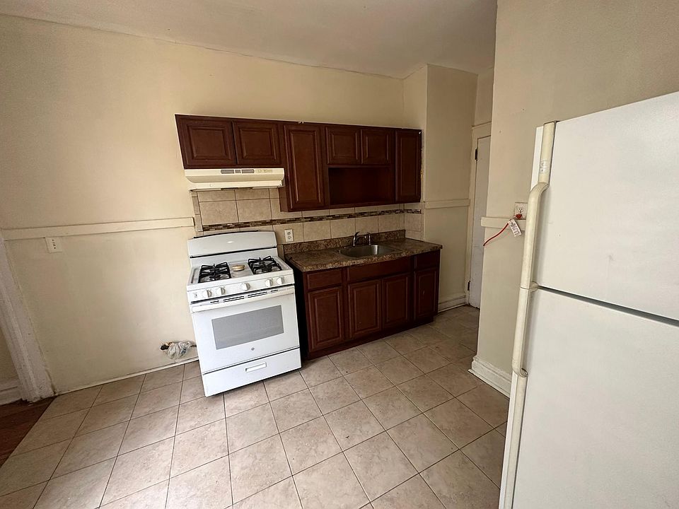 2nd image of 57 Fabyan Pl APT 1