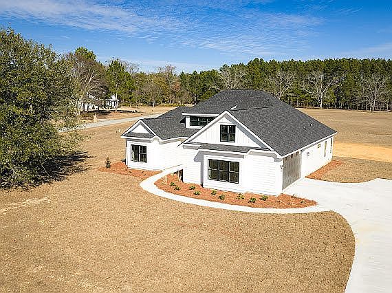 2nd image of 100 Heards Pond Ln