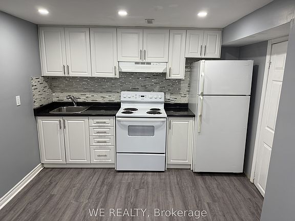 3rd image of 501 Lancelot Cres