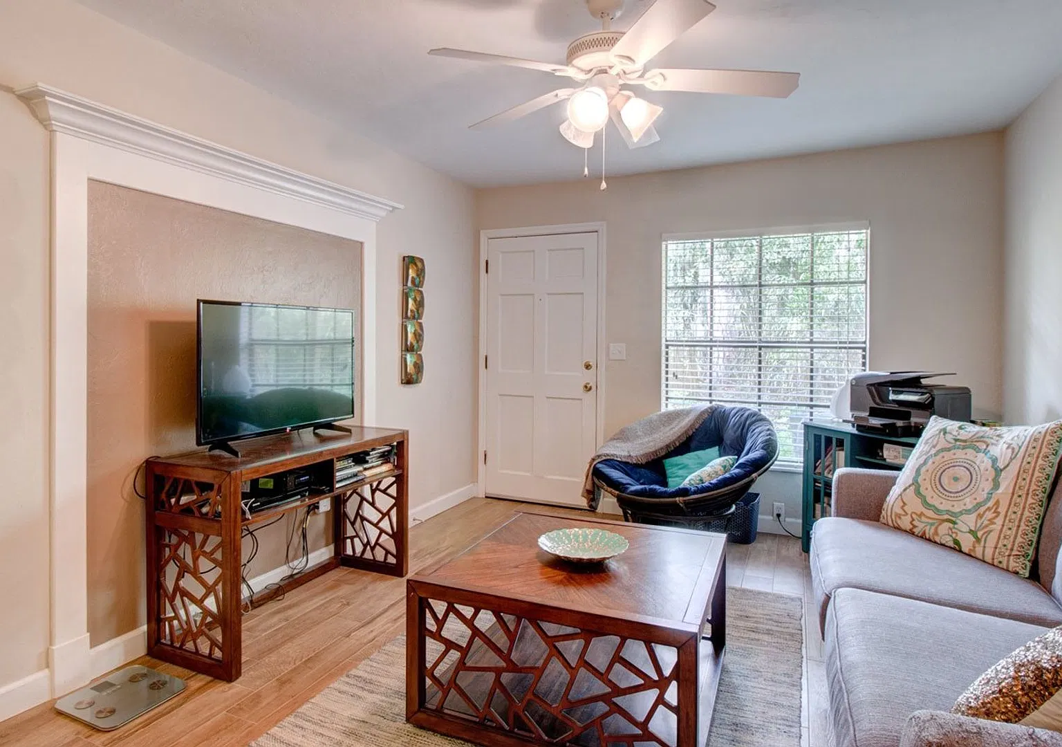 Center Court Apartments — Photo 1