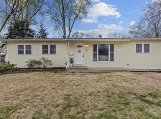 1210 Boulder Dr, Florissant, MO 63031