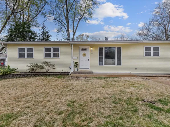 1210 Boulder Dr, Florissant, MO 63031