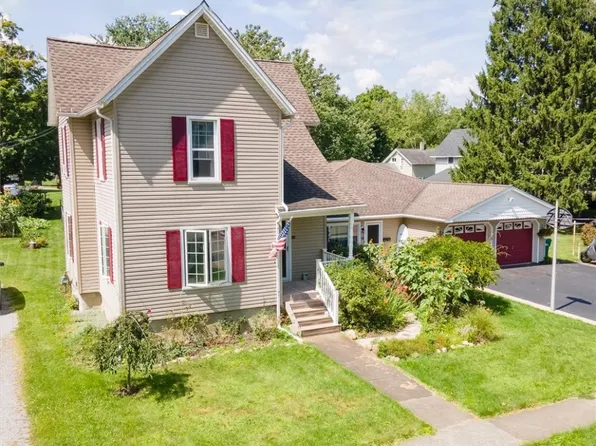 91 Center St, Warsaw, NY 14569