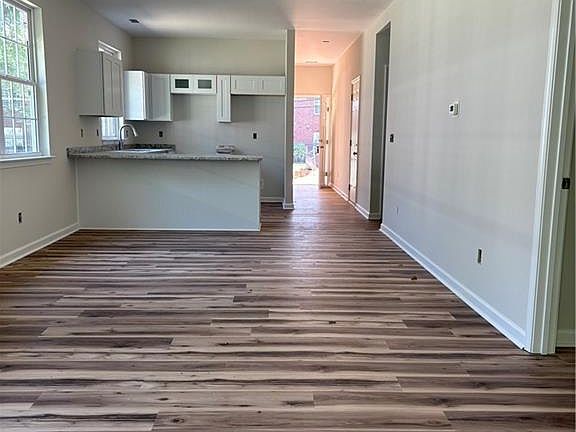 4th image of 1522 McConnell Rd
