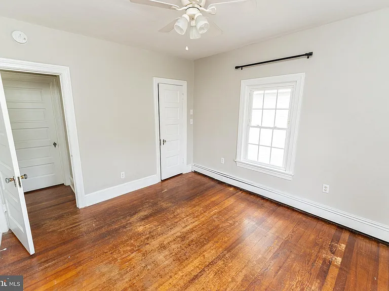 1109 N Division St — Photo 33