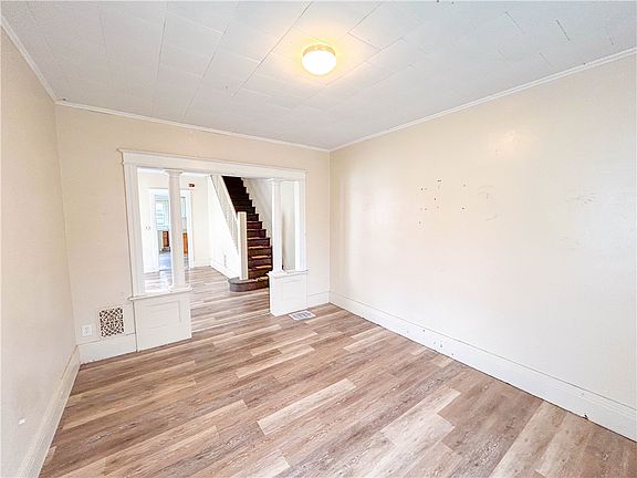 4th image of 468-470 Emerson St