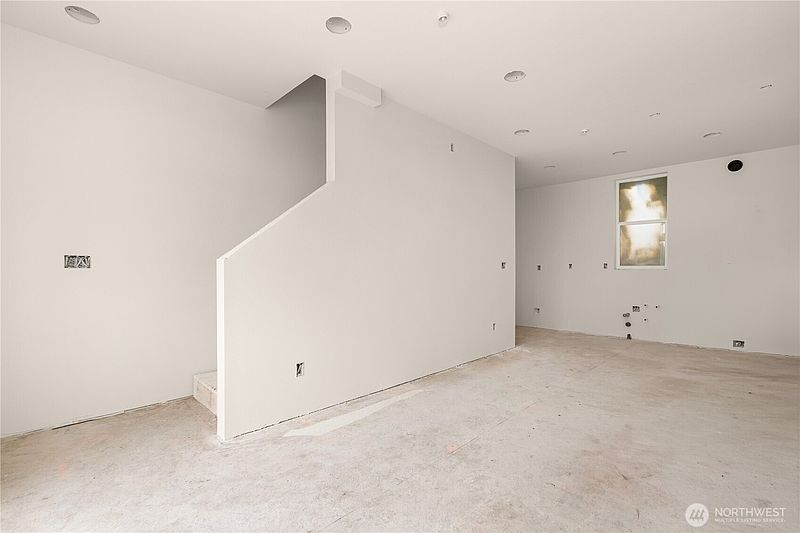 5th image of 6002 26th Avenue NW