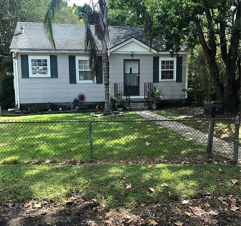 1st image of 906 Moisant St