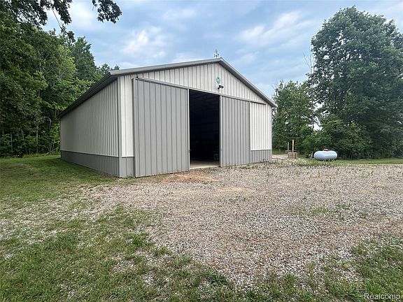 3rd image of 4502 Cemetery Rd