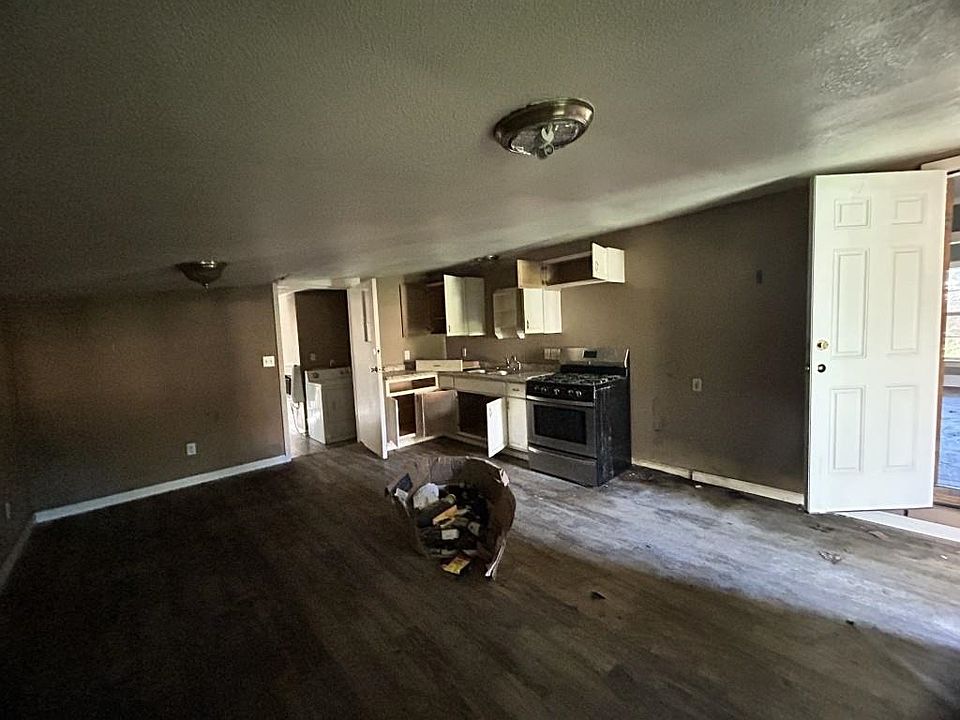 16th image of 207 Brewer Ave