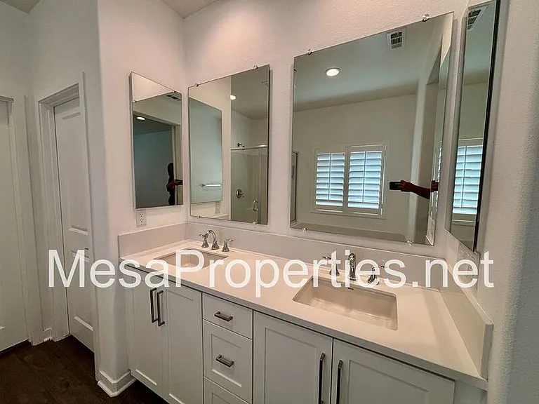 5229 Jarvis Ln — Photo 42