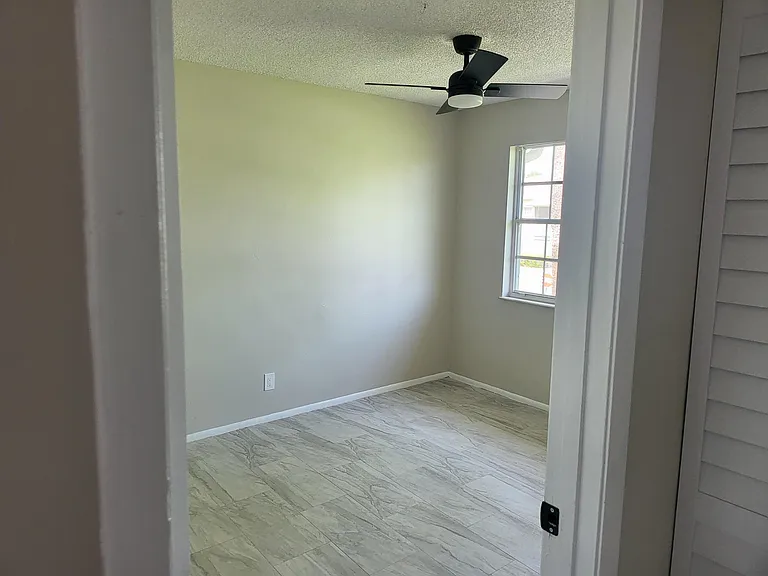 1562 SE Royal Green Cir #201 — Photo 5