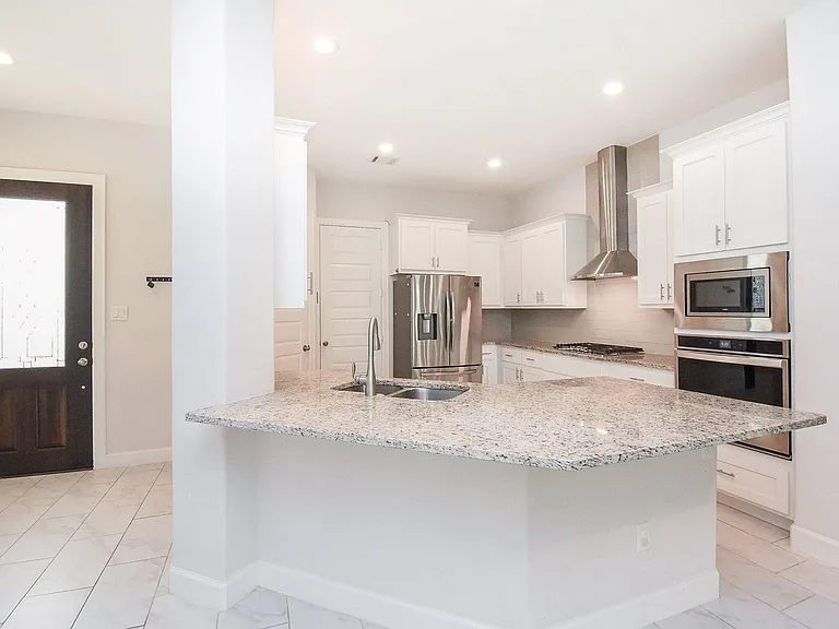 1122 Live Oak St — Photo 5
