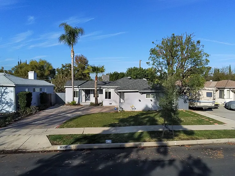 18337 Erwin St — Photo 2