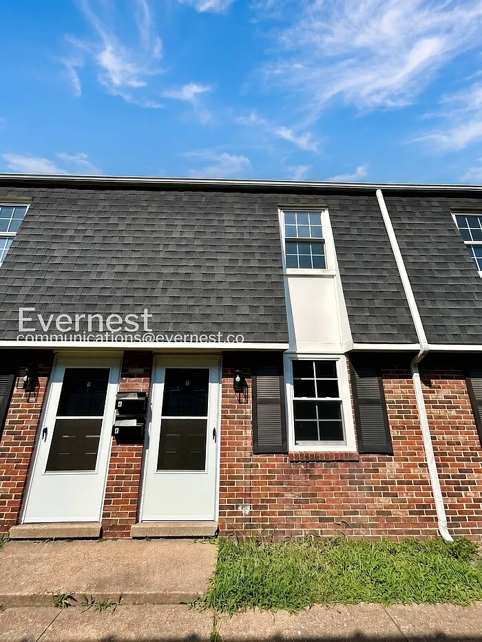 2 bed, 1.0 bath, 840 sqft, $1,595 — Photo 1