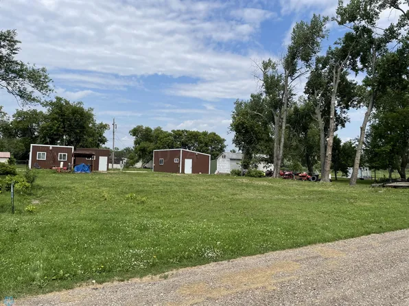 510 6th Ave S, New Rockford, ND 58356