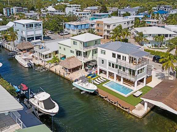 4th image of 704 Grouper Ln