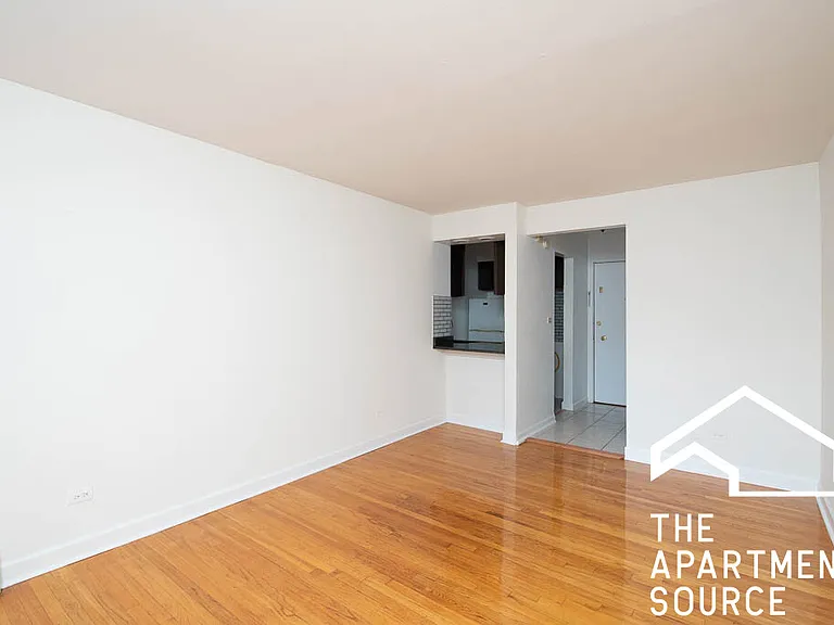 6830 N Sheridan Rd #462 — Photo 7