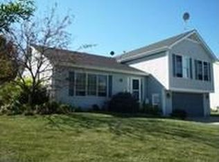 1200 Bennington Dr, Crystal Lake, IL 60014