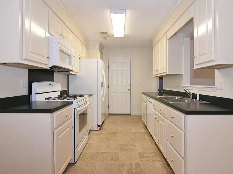 300 Prestwick Ct — Photo 5