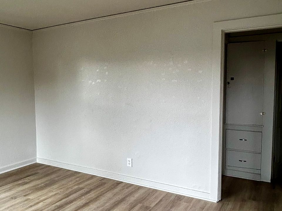 1st image of 404 NW 7th Ave APT B