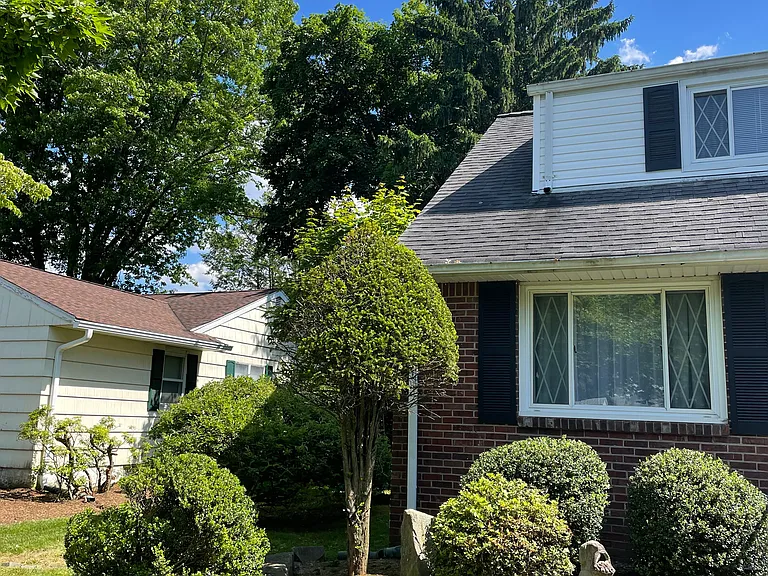 377 Hasbrouck Blvd — Photo 2
