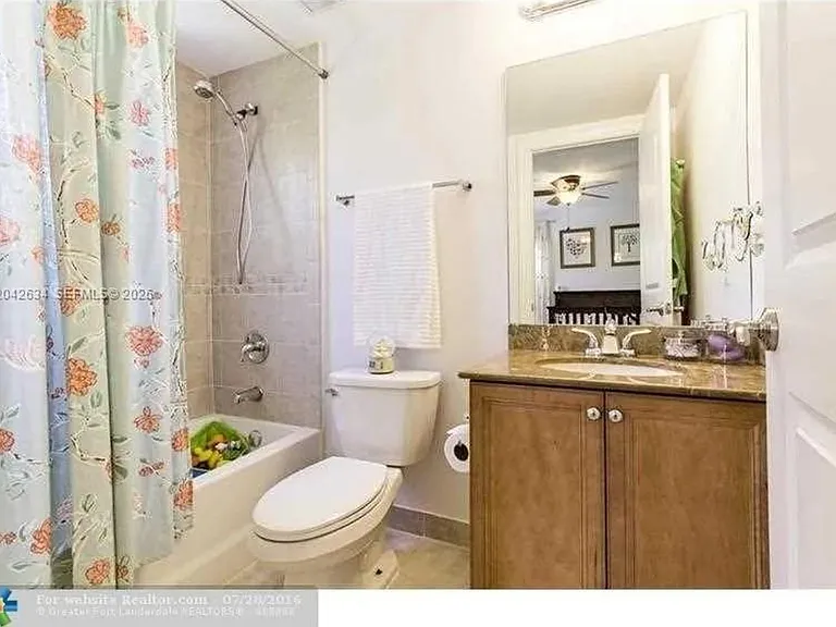 708 SE 15th St #5 — Photo 13
