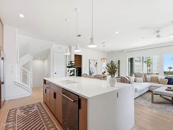 3rd image of 105 N 11TH Avenue