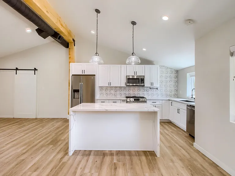 1402 W Berridge Ln — Photo 19