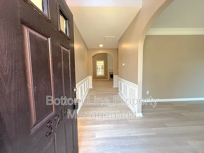 3 bed, 2.5 bath, 2100 sqft, $2,095 — Photo 3