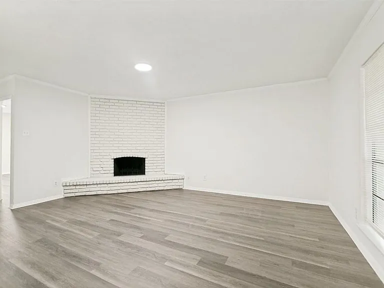 905 Hawthorne Dr — Photo 4