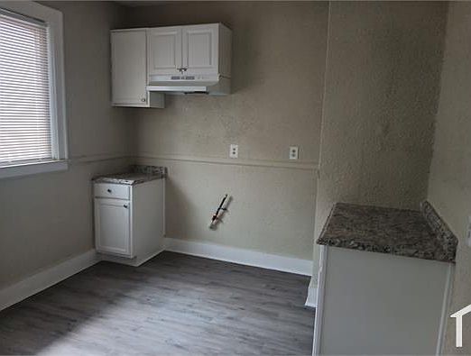 5th image of 2663 Glendale Ave