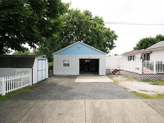 4th image of 1718 North Blvd
