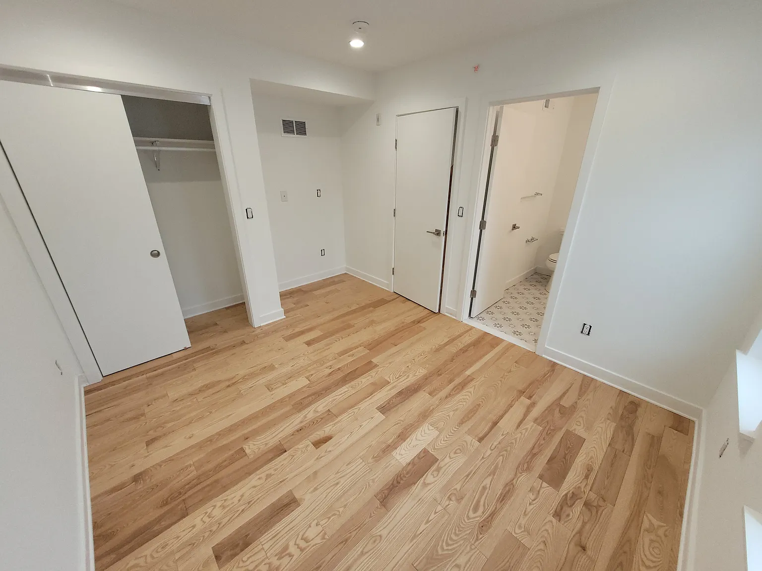 2 bed, 2.5 bath, 1100 sqft, $2,000 — Photo 2